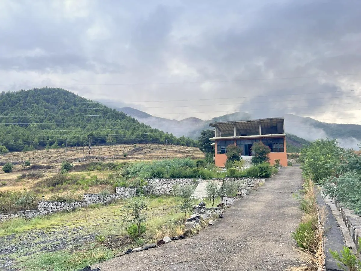 Montagna Hostel, Motel And Campsite Librazhd